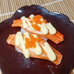 ข้าวปั้นปูอัดมายองไข่กุ้ง (1ชิ้น)