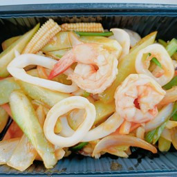 ผัดเปรี้ยวหวานทะเล (กุ้ง-ปลาหมึก)
