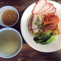บะหมี่เสียโป ( เป็ดย่าง หมูแดงย่าง หมูกรอบ ) น้ำราดเป็ดย่าง