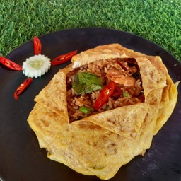 กะเพราข้าวคลุก..ห่อไข่