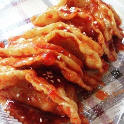 มานดู (เกี๊ยวซ่า) คลุกซอส