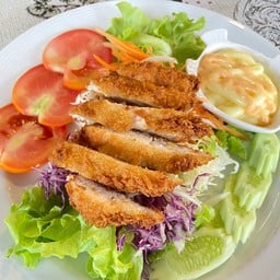 สลัดไก่กรอบ