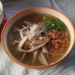 ก๋วยจั๊บ น้อง ป้อม