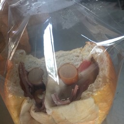 ขนมปังไส้กรอกแฮมชีส