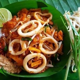 ผัดไทยปลาหมึก