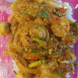 ข้าวผัดผงกะหรี่ทะเลรวม