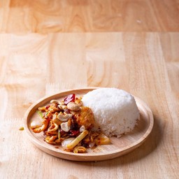 Stir Fried Chicken With Cashew Nuts With Rice