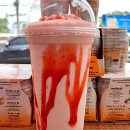 นมหมีสตรอเบอร์รี่ปั่น