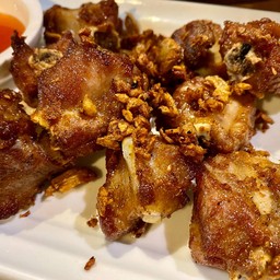 ซี่โครงหมูทอดกระเทียม