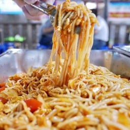 สปาเกตตี้ไก่ผัดซอส