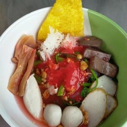 ร้านก๋วยเตี๋ยวสี่แยกบ้านหัวแฮด