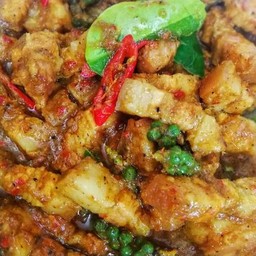 หมูสามชั้นผัดพริกแกงใต้