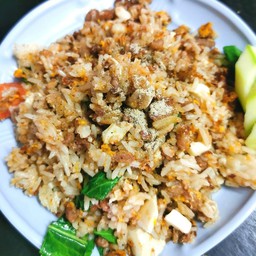 ข้าวผัดไข่หมูสับไข่เค็มแม่ณี