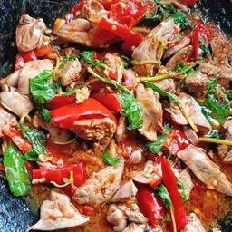 กะเพราเครื่องในราดข้าว