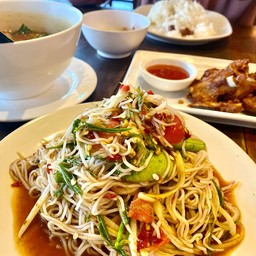 ตำชะอมขนมจีน