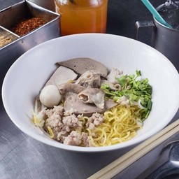 ก๋วยเตี๋ยวหมูเครื่องใน=แห้ง