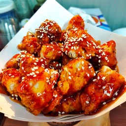 ไก่ทอดเกล็ดหิมะราดซอสเกาหลีแก้วเล็ก