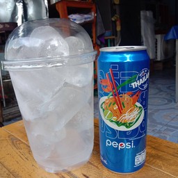 เป๊ปซี่กระป๋อง+นำ้แข็ง