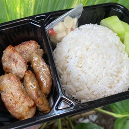 ข้าวใส้กรอกย่าง