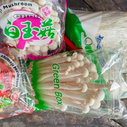 ยำเห็ดสี่อย่างทะเล