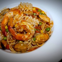 สปาเก็ตตี้ ผัดซอด ( ทะเล )