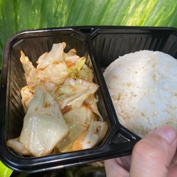 ข้าวผัดกระหล่ำน้ำปลา