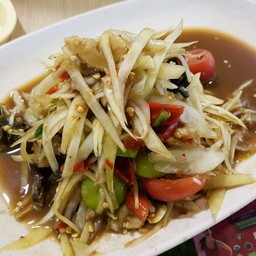 ปิ่น ส้มตำเเละน้ำ