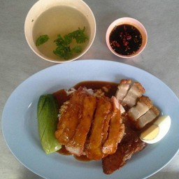 ข้าวหมูแดง หมูกรอบ