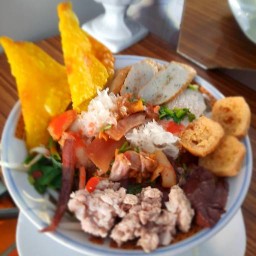 ฝ้ายก๋วยเตี๋ยวหมูโบราณ อาหารตามสั่ง