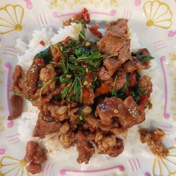 ข้าวกะเพราเนื้อ