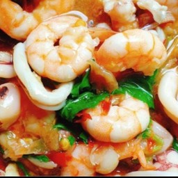 ผัดกระเพราทะเล (กับข้าว)