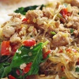 วุ้นเส้นผัดกระเพราหมูสับ