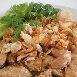 เนื้้อทอดกระเทียมเป็นกับข้าว