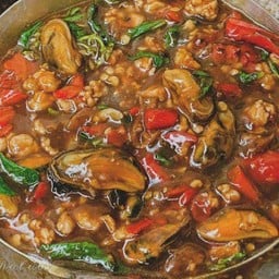 กระเพราหอยแมลงภู่