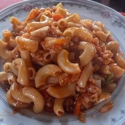มักกะโรนีหมูผัดซอส