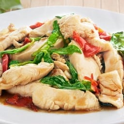 ผัดกระเพราไก่ชิ้น (กับข้าว)