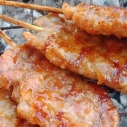 ร้านหมูปิ้งเตาถ่าน..นายอุ้ย..สาขาคลอง8 ลำลูกกา