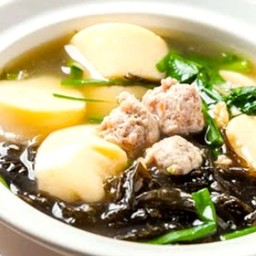 ต้มจืดเต้าหู้สาหร่าย 紫菜豆腐肉末汤