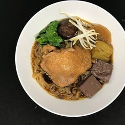 เจี๊ยะยั๊วะ ก๋วยเตี๋ยวไก่ตุ๋นยาจีน ตลาดสุวรรณเกลียวทอง