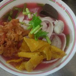 เส้นปลาเย็นตาโฟต้มยำ