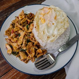 กระเพราหมูชิ้น