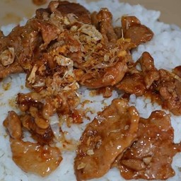 ข้าวหมูทอดกระเทียมฉ่ำๆ