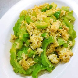มะระผัดไข่