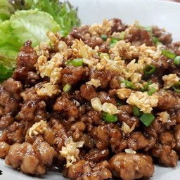 ข้าวกระเทียมพริกไทยเนื้อสับ