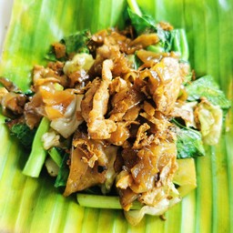 ผัดซีอิ้วเส้นใหญ่อร้อยอร่อย