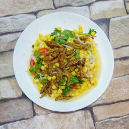 ตำข้าวโพดปลากรอบ