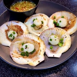 หอยเชลล์ย่างเนย