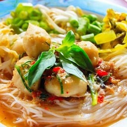 ขนมจีนน้ำยาป่าลูกชิ้นปลา