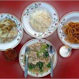 ราดหน้าหมูหมักหลังเรือนจำ(เฮียแขก)