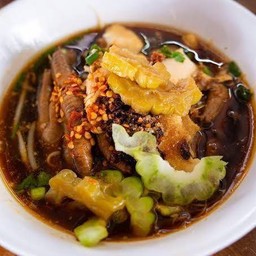 ก๋วยเตี๋ยวไก่มะระ นายม่อน คู้บอน